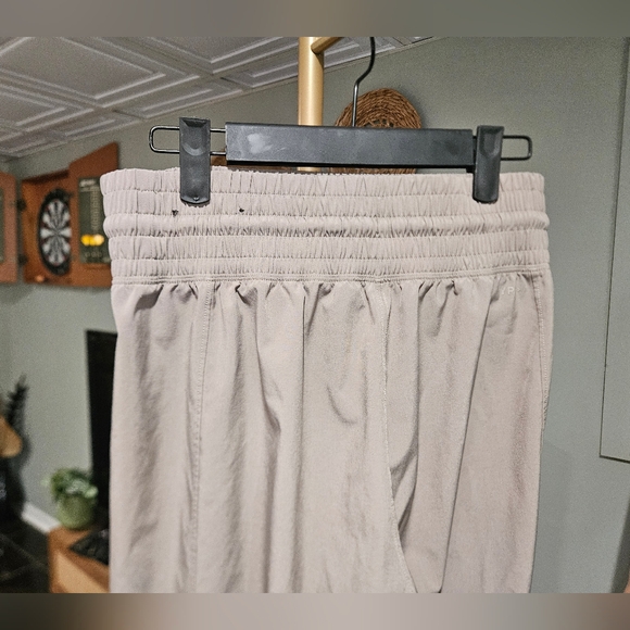 Abercrombie YPB motionTEK Joggers  High Rise In Oat. Size Small Short - Picture 12 of 16